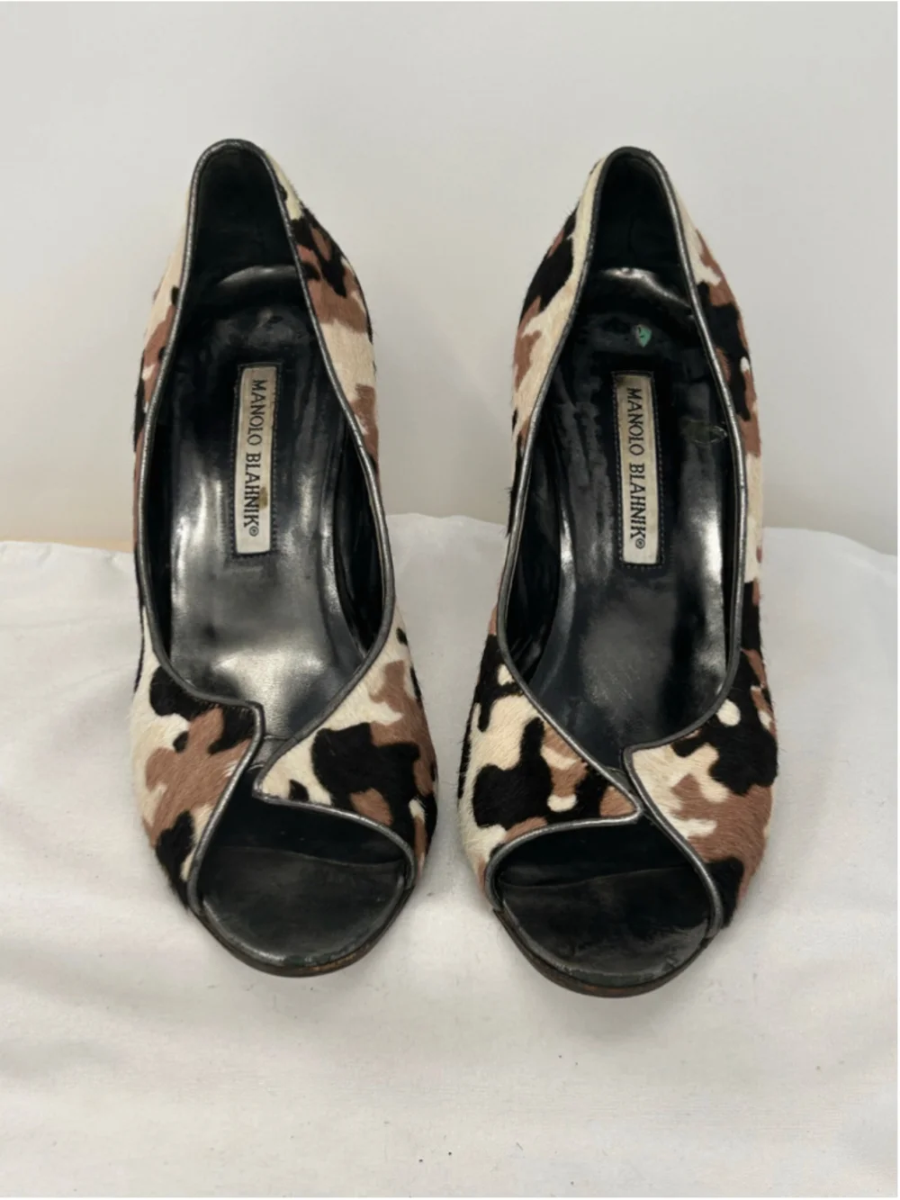 Manolo Blahnik Camouflage Pony Hair Peep Toe Pumps Heels EU 38 - Picture 2 of 10